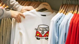 Perbandingan Kualitas Sablon DTF VS Plastisol