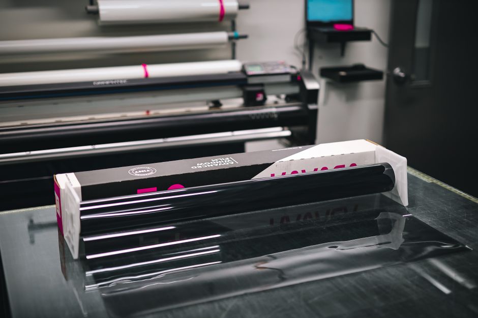 Mesin Cutting Sticker: Panduan Memilih Mesin Potong untuk Usaha Stiker dan Apparel