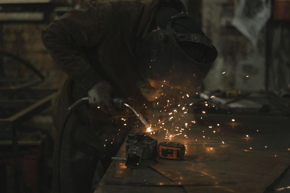 Mesin Plasma Cutting: Cara Kerja, Kelebihan untuk Plat Tebal, dan Beda dari Laser